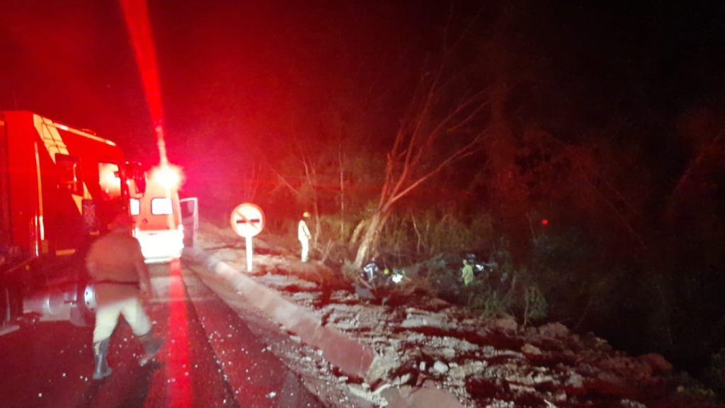 Grave acidente deixa vítima em óbito e outros três feridos na PR-323
