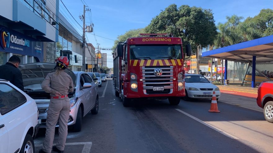 Princípio de incêndio em veículo mobiliza equipe do Corpo de Bombeiros