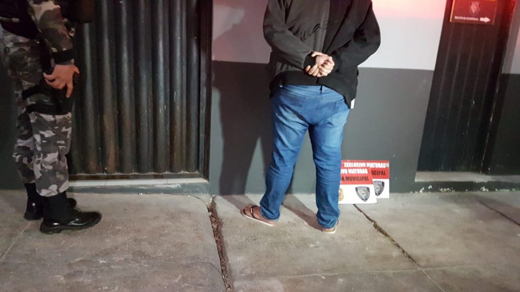 Homem com mandado de prisão em aberto é detido pelo Choque na rodoviária