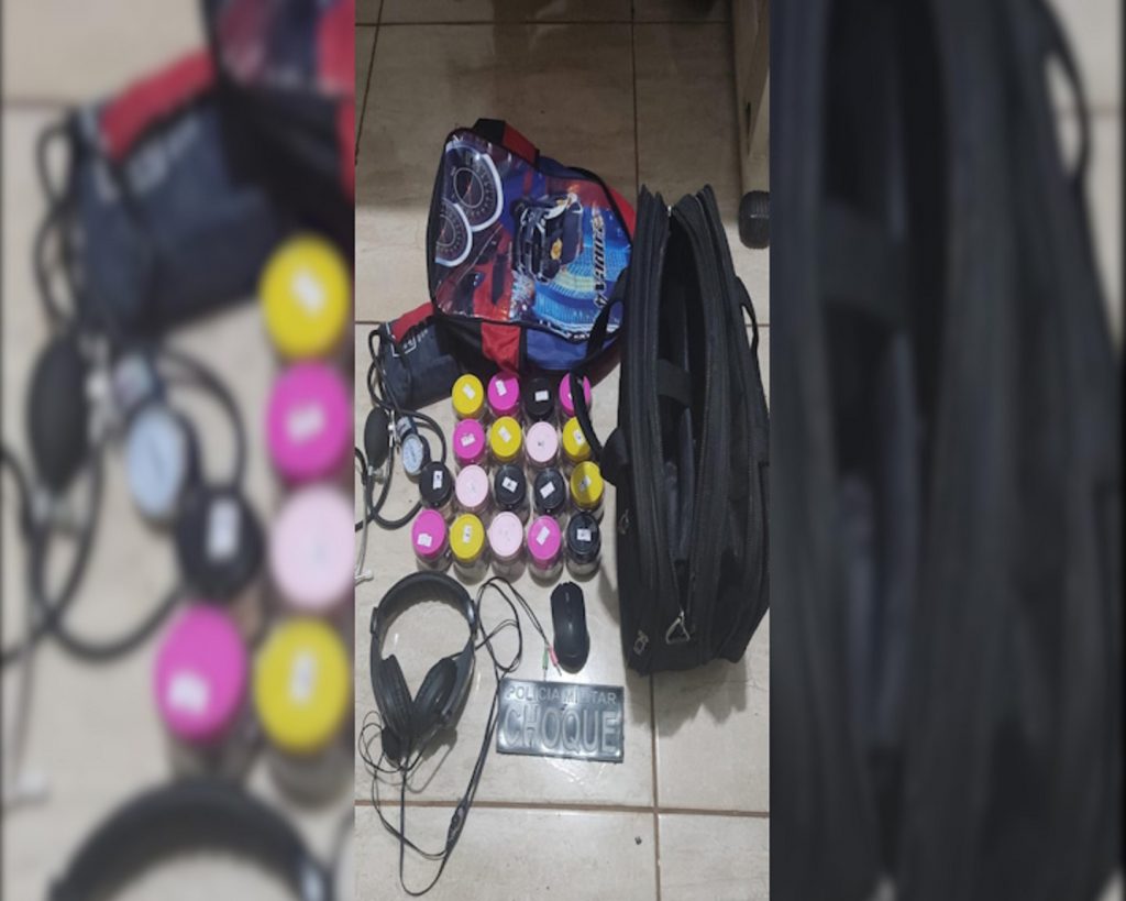 Homem é encontrado em cima de telhado com objetos furtados