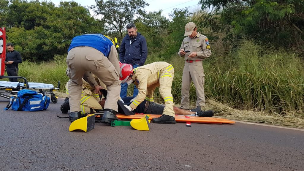 Motociclista fica ferido ao cair de moto na BR-467 em Cascavel