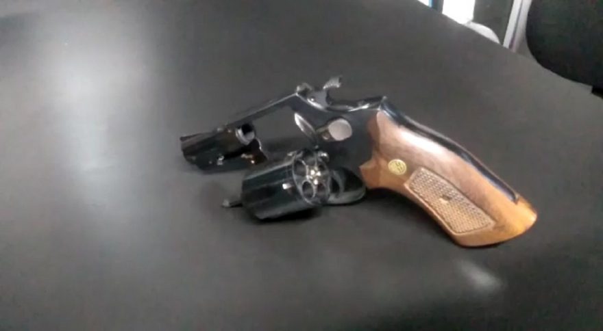 Motorista é detido com arma de fogo na Rua Rio da Paz