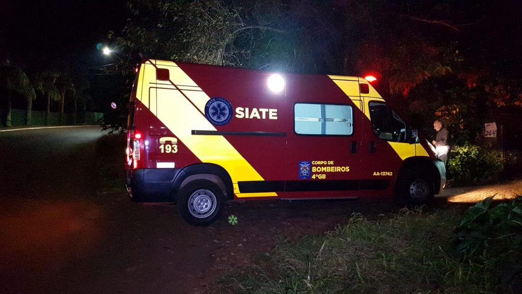 Siate atende pessoa ferida no Bairro Guarujá, em Cascavel