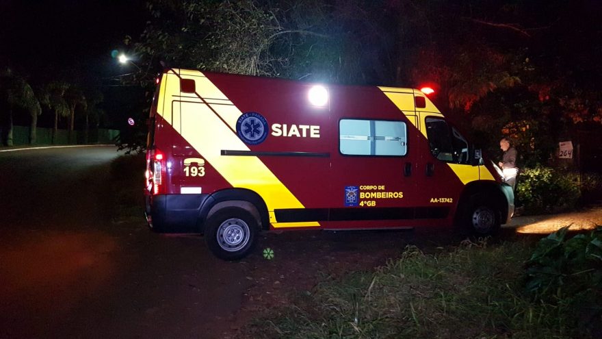 Siate atende pessoa ferida no Bairro Guarujá, em Cascavel