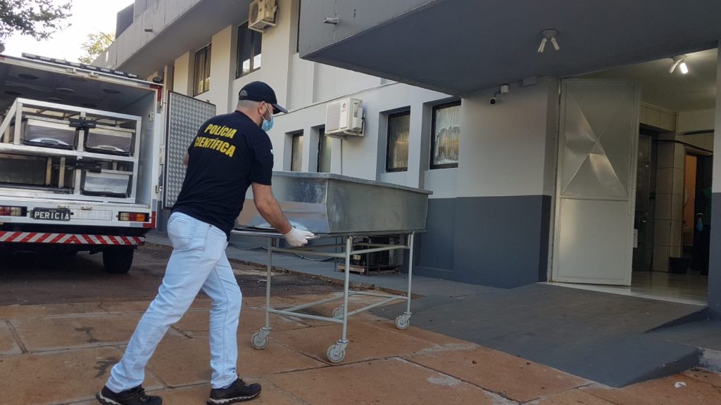 Corpo de jovem que morreu após ser esfaqueado no drive-thru do McDonald’s chega ao IML
