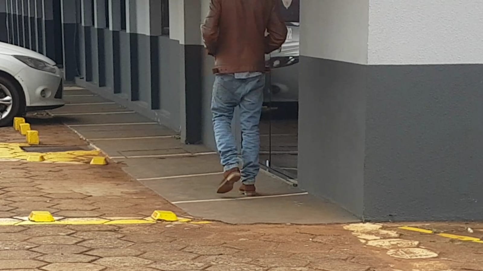 Jovens que estavam junto a Gabriel Gomes Baiça no drive-thru do McDonald's prestam depoimento na DH