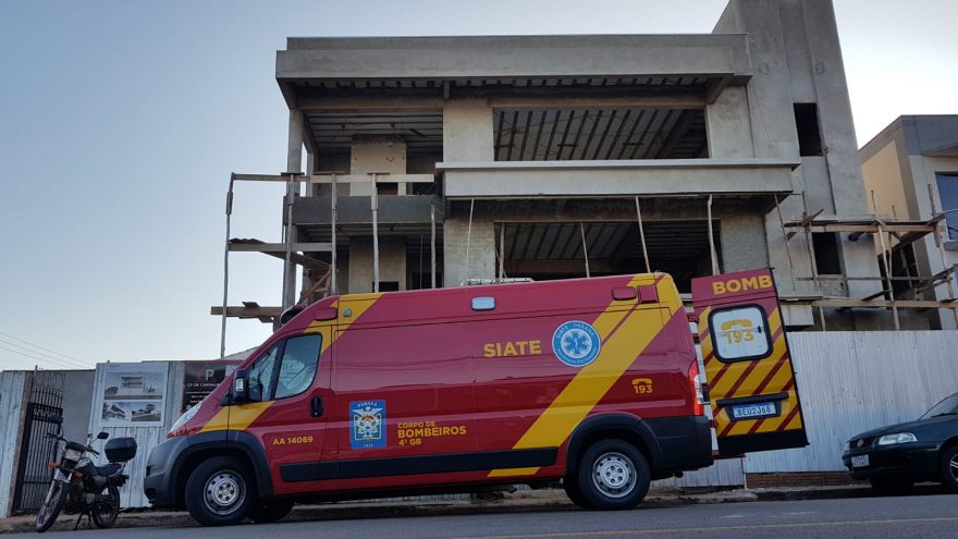 Trabalhador fica ferido ao cair em construção em Cascavel