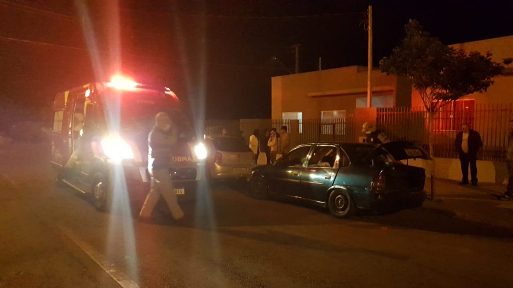 Colisão entre carros deixa jovem ferida no Bairro Tarumã, em Cascavel
