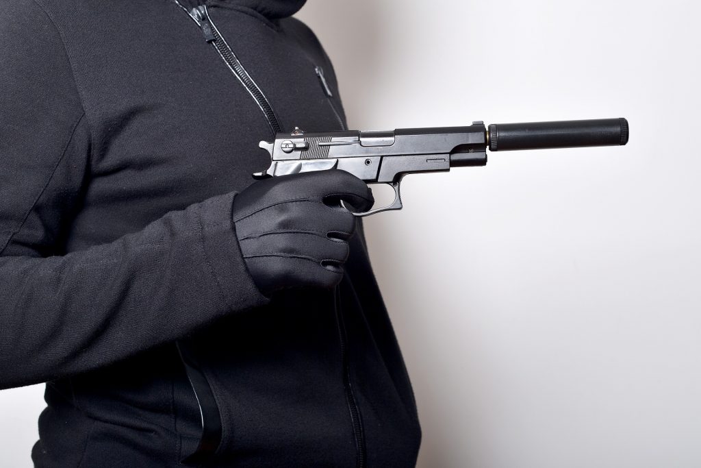 Homens armados invadem dois bares e um hotel deixando 11 mortos e cinco feridos