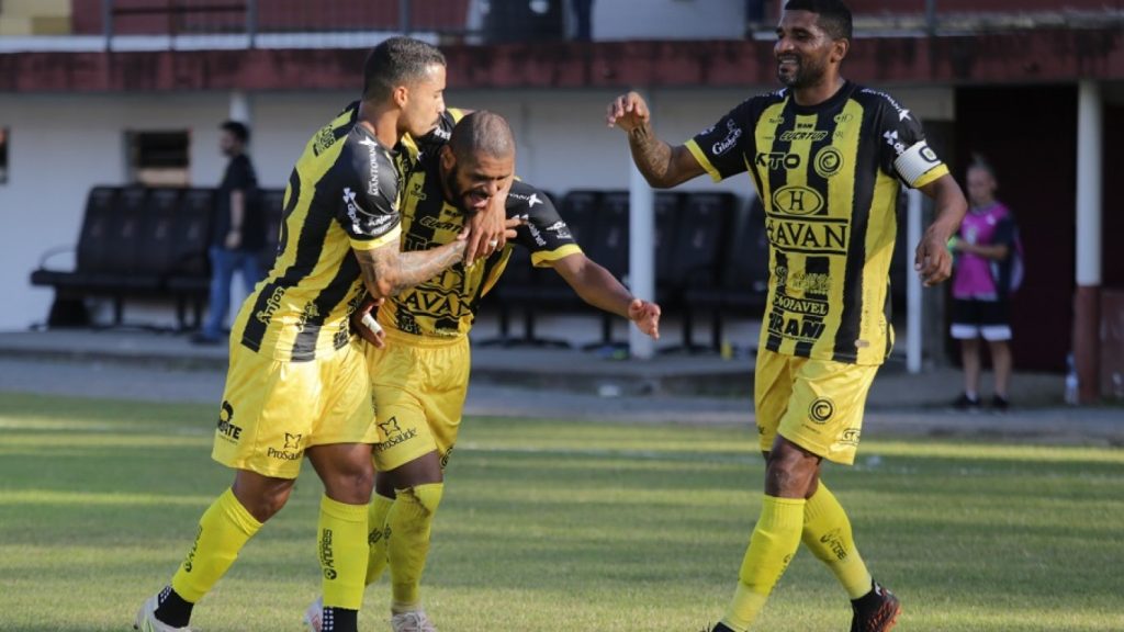 Willian Simões comemora primeiro gol pelo Cascavel e convoca torcida contra o Azuriz