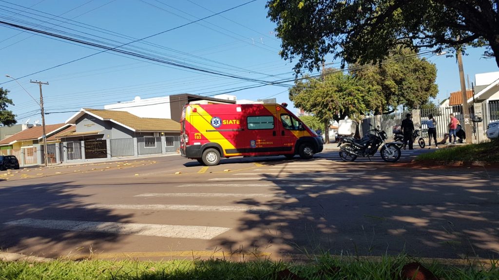 Carro e moto colidem na rotatória da Manaus com a Flamboyant