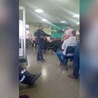 Imagem referente a Veja a ação de Guarda Civil Patrimonial detendo homem suspostamente armado na UPA Veneza