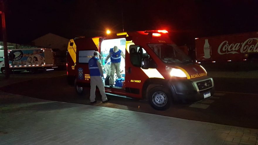 Ciclista é atingido por carro na Av. Piquiri, em Cascavel