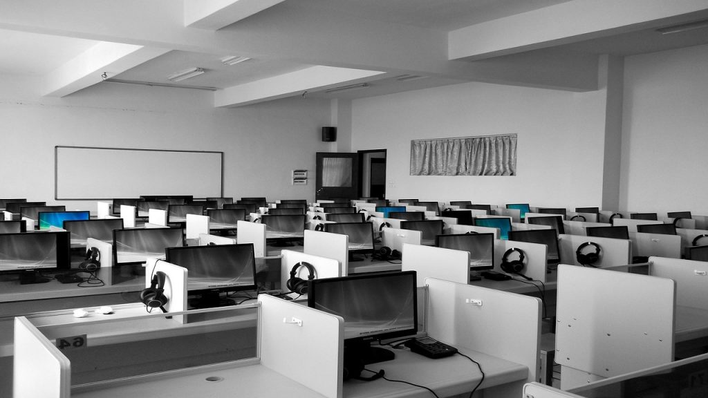 Município de Cascavel poderá gastar mais de R$ 1,7 milhão para a aquisição de 210 computadores