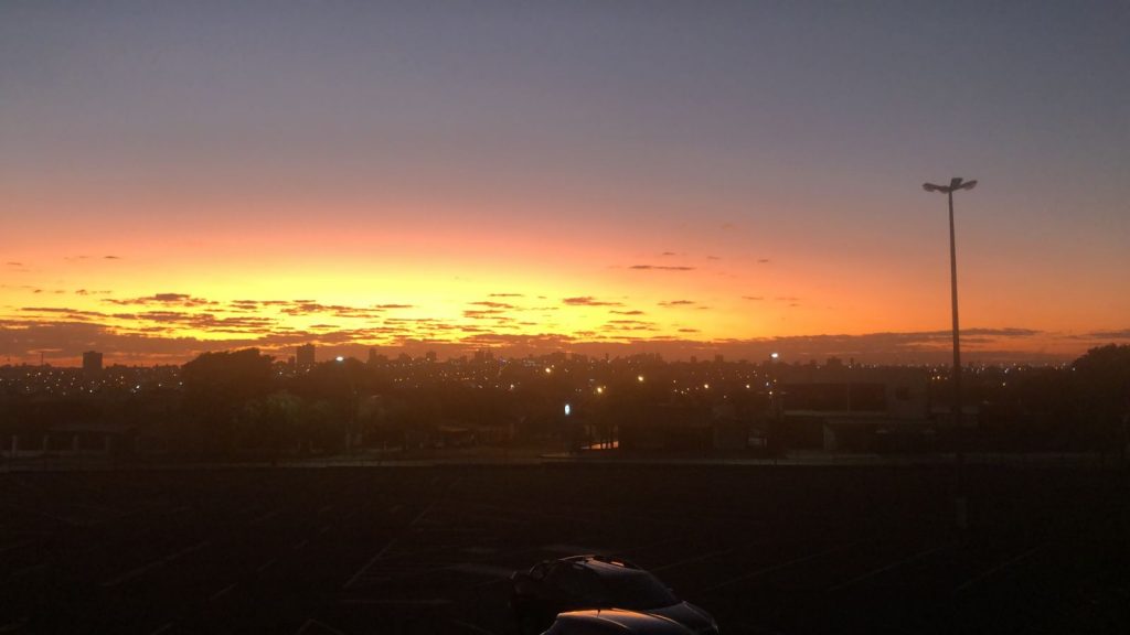 Com lindo nascer do sol, quarta-feira (25) deve ser ensolarada com temperaturas chegando a 25º