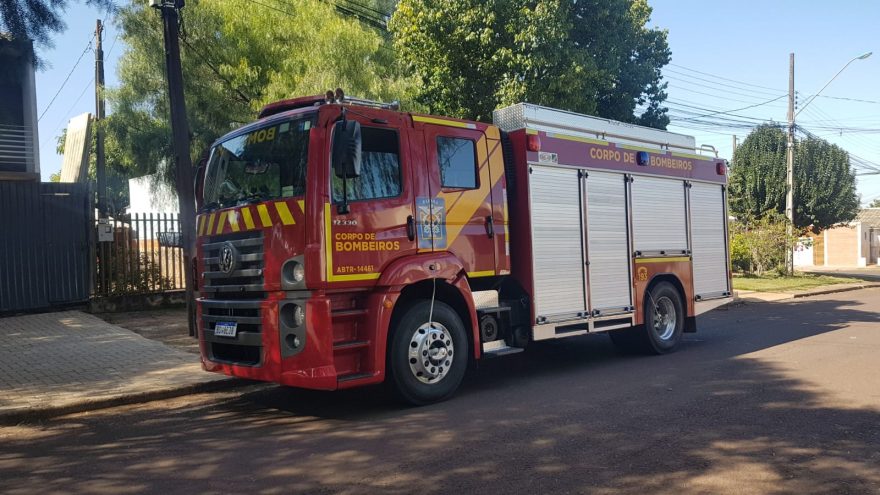 Bombeiros socorrem idoso que ficou preso em banheiro no Bairro Floresta