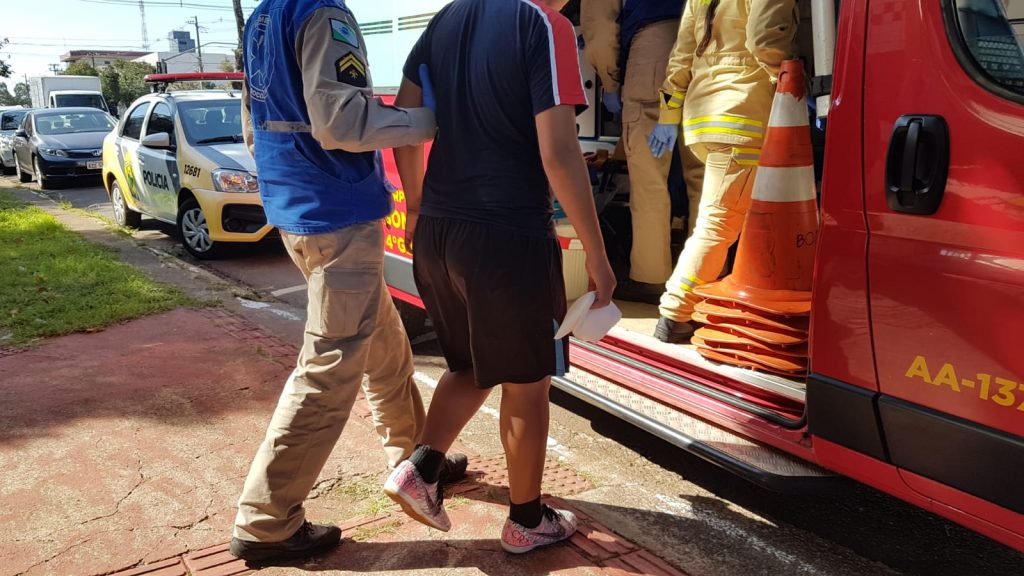 Adolescente é socorrido pelo Siate ao ser agredido em colégio