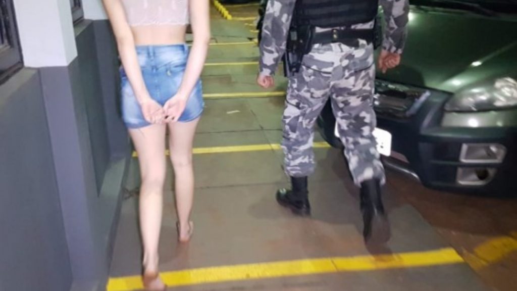 Após fugir da Polícia, jovem que foi abandonada pelo condutor do veículo apreendido é encontrada