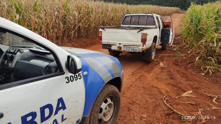 Guarda Municipal age rápido e detém trio com dois veículos furtados