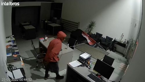 Bandidos invadem imobiliária de Cascavel e deixam mais de R$ 7 mil de prejuízo