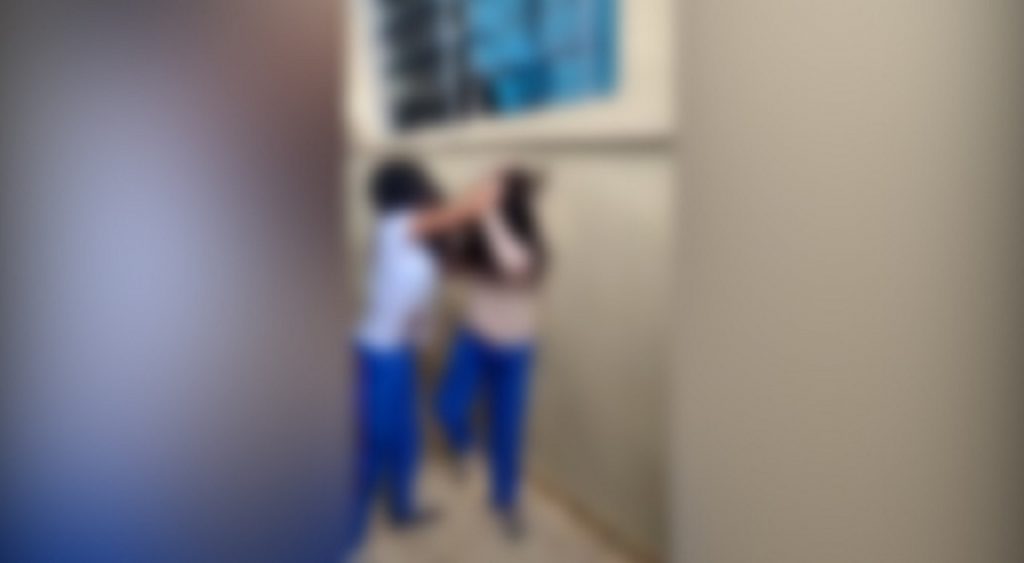 Vídeo: Estudantes brigam em pátio de colégio em Cascavel Vídeo: Estudantes brigam em pátio de colégio em Cascavel