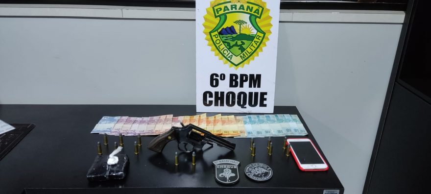 Pelotão do Choque encontra drogas e arma de fogo no fundo falso de uma BMW