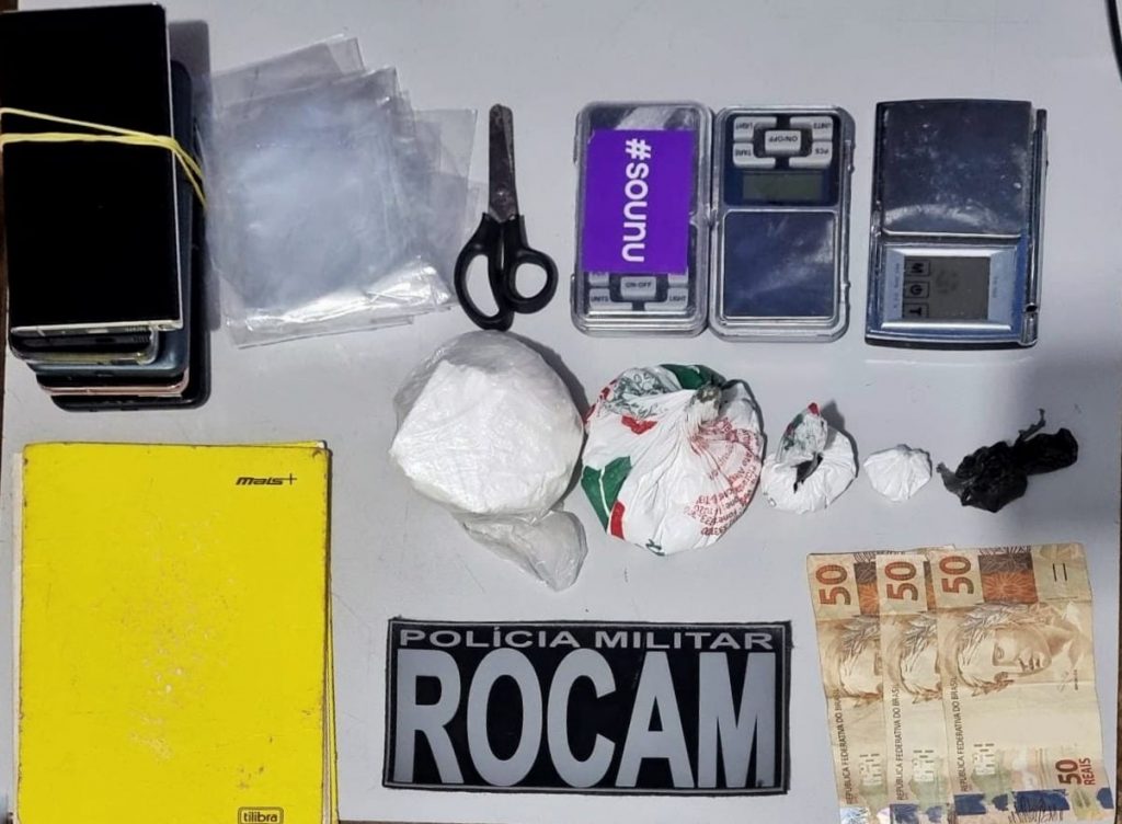 Cocaína é apreendida pela equipe da Rocam no Bairro Periolo Cocaína é apreendida pela equipe da Rocam no Bairro Periolo
