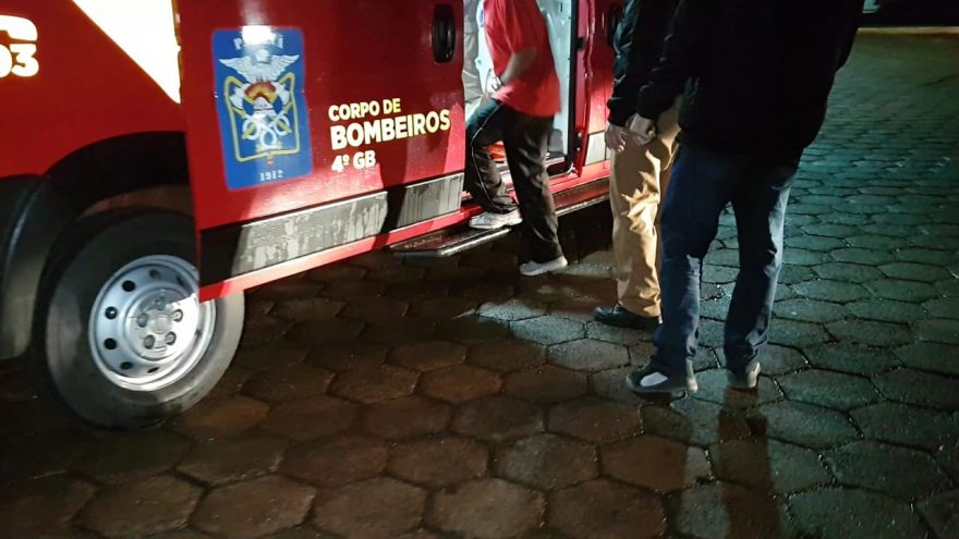 Jovem suspeito de furtar veículo é agredido no Cascavel Velho e atendido pelo Corpo de Bombeiros