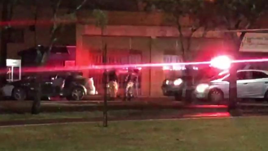 Equipe do Choque realiza abordagem rotineira a veículo na Av. Tancredo Neves