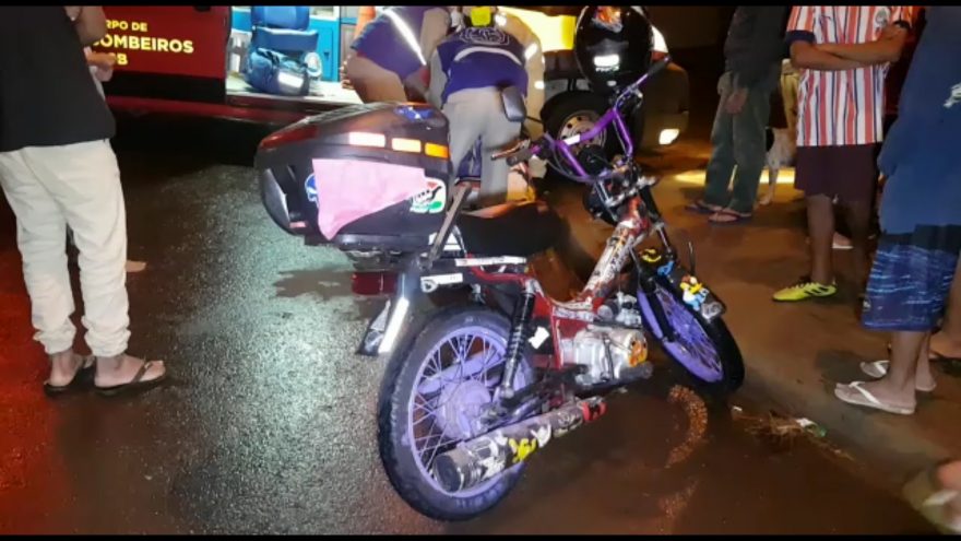 Colisão entre mobilete e bicicleta deixa rapaz ferido no Tarumã
