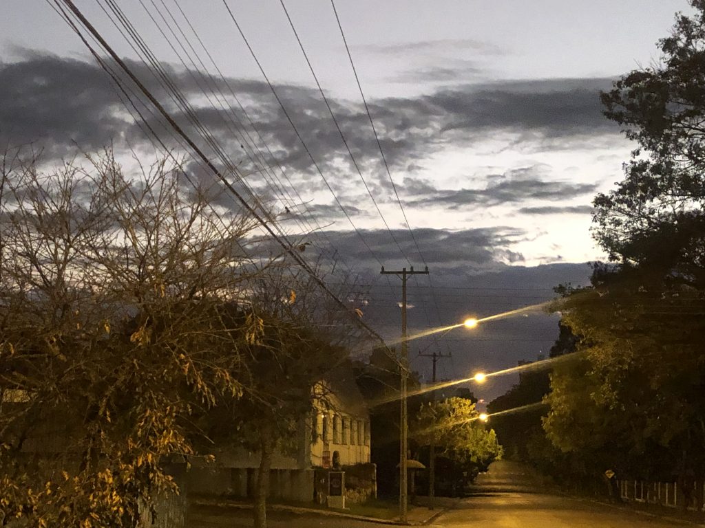 Domingou em casa, previsão é de chuva para a maior parte do dia