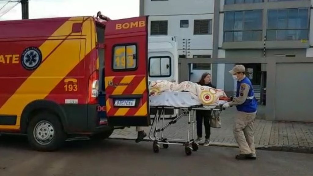 Idosa sofre fratura ao cair dentro de imóvel no Bairro Alto Alegre