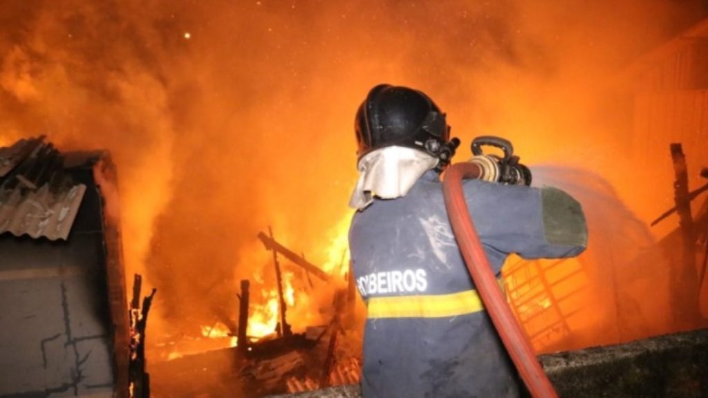 Tiros e incêndio criminoso mobilizam autoridades em Ponta Grossa