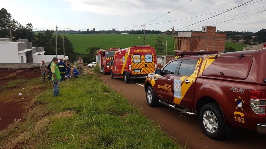 Gol com cinco pessoas capota e três ambulâncias são mobilizadas ao Conjunto Riviera