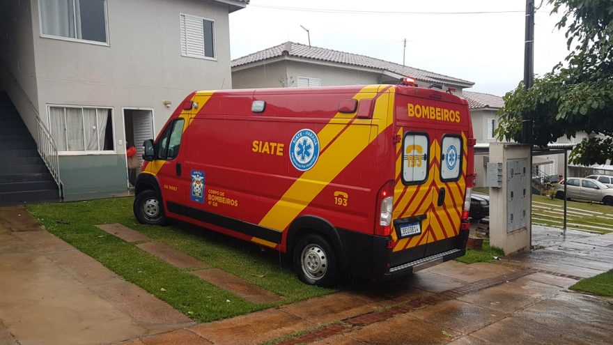 Idoso cai da cama no Conjunto Riviera e precisa ser socorrido pelo Siate