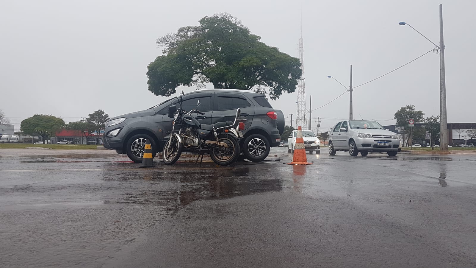 Motociclista Sofre Suspeita De Fratura Após Colisão No Centro Cgn