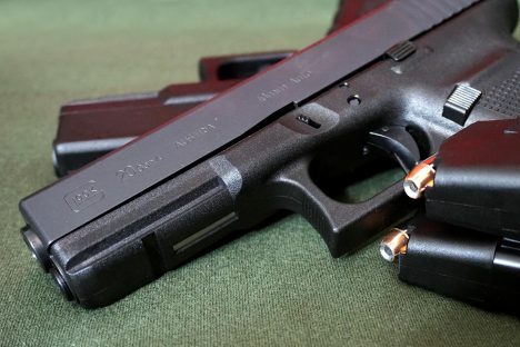 Imagem referente a Balança, balança a Glock: Pistola de cascavelense não funciona e impede o “bota pra cantar, papum”