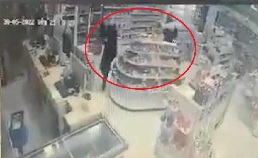 Imagens mostram momento em que assaltante é morto por PM em farmácia no Centro