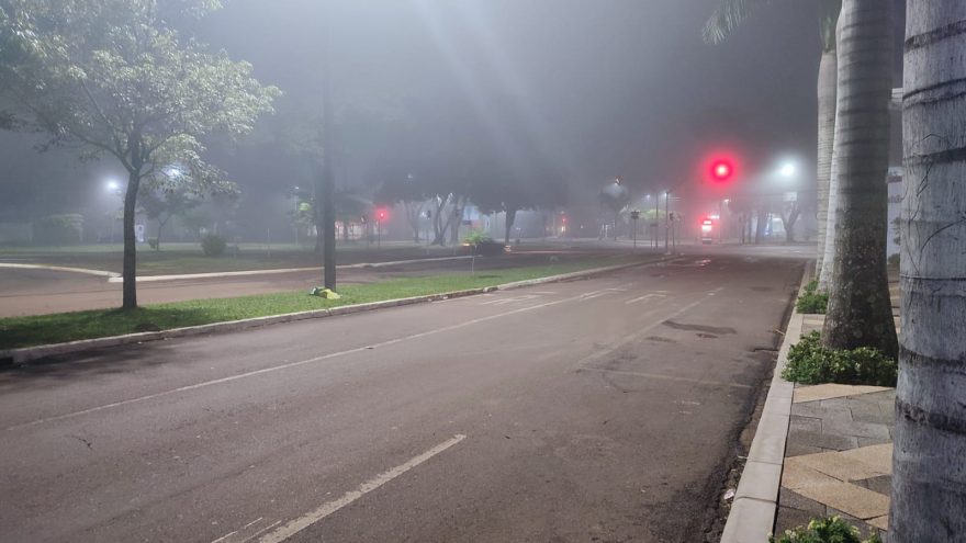 Cascavel é tomada pela neblina durante a madrugada desta terça-feira (31)