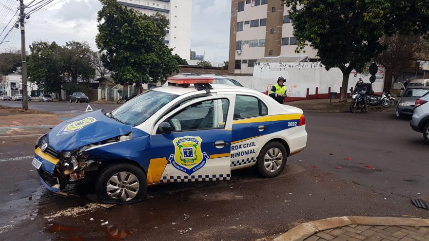 Equipe da Guarda Civil Patrimonial se envolve em acidente com outros dois carros no Centro