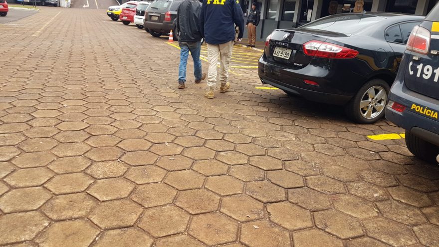 Homem é detido pela PRF durante abordagem de rotina na rodovia