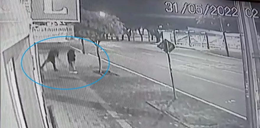 Câmera flagra dupla em tentativa de arrombamento a restaurante