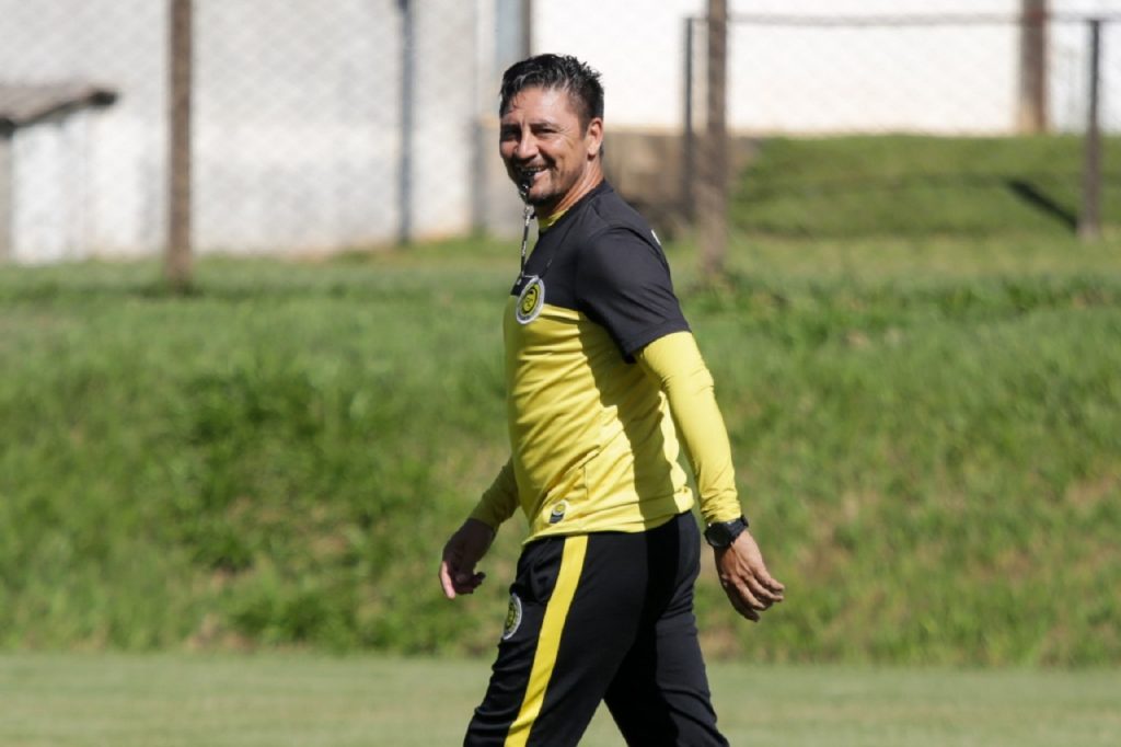 Ex-zagueiro campeão brasileiro, identificado com o clube, comanda o sub-20 do FC Cascavel