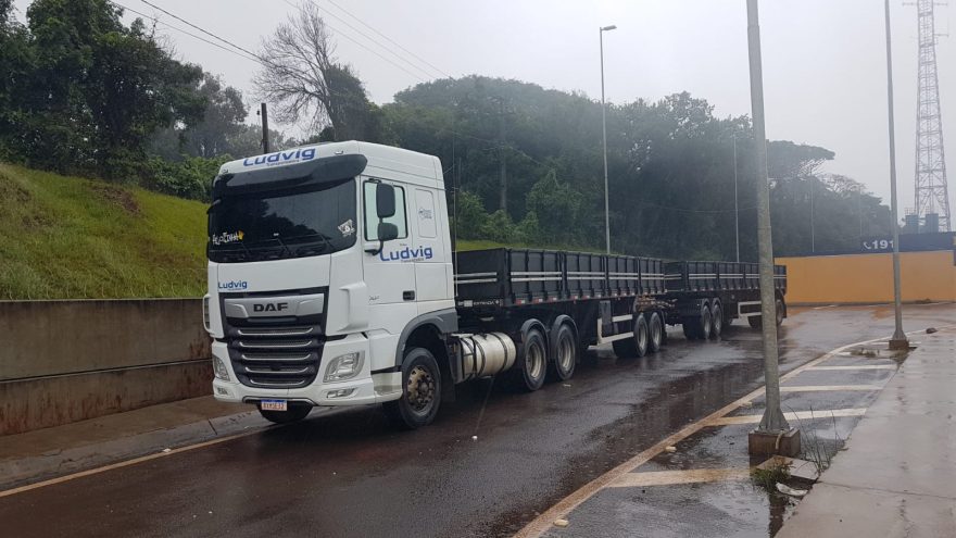 Caminhão que foi roubado na rodovia BR-376 é recuperado pela PRF em Cascavel