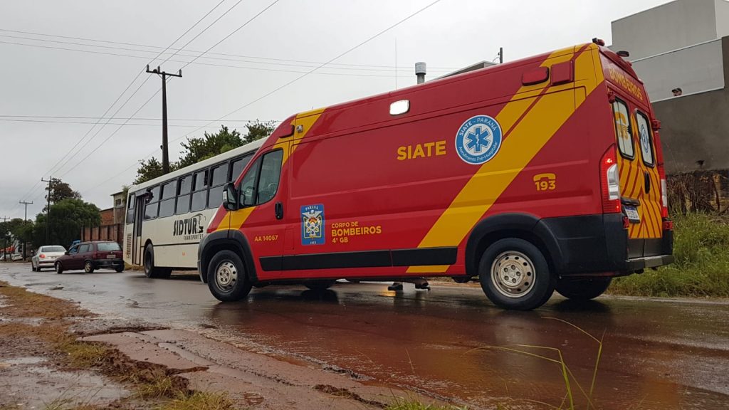 Homem fica gravemente ferido após ser atropelado por ônibus na Avenida Piquiri