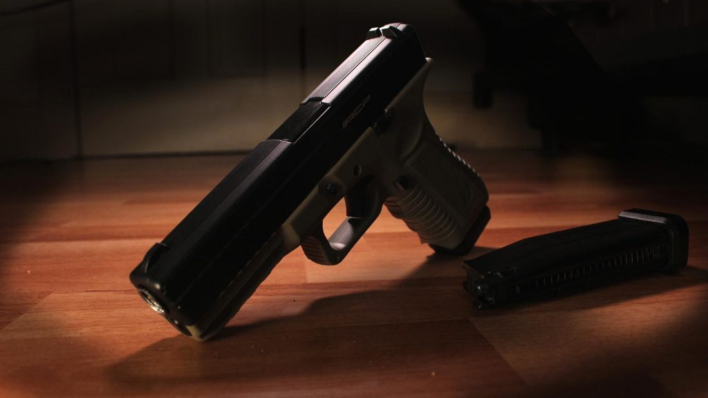 Vítima de tiroteio no metrô do Brooklyn processa Glock