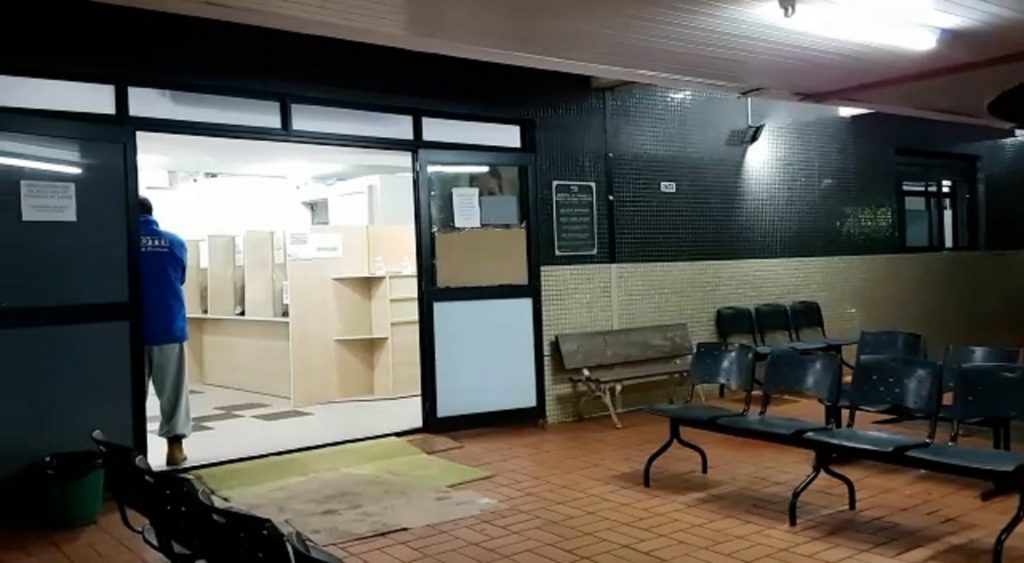 Homem que aguardava por 20 minutos na Upa Tancredo reclama de atendimento Homem que aguardava por 20 minutos na Upa Tancredo reclama de atendimento