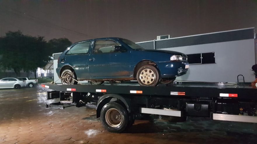 Gol com alerta de furto é recuperado pela PM no Bairro Santa Cruz