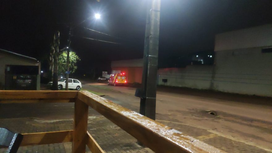 Idosa de 90 anos sofre fratura na perna após cair em buraco da rede de esgoto no Bairro Julieta Bueno