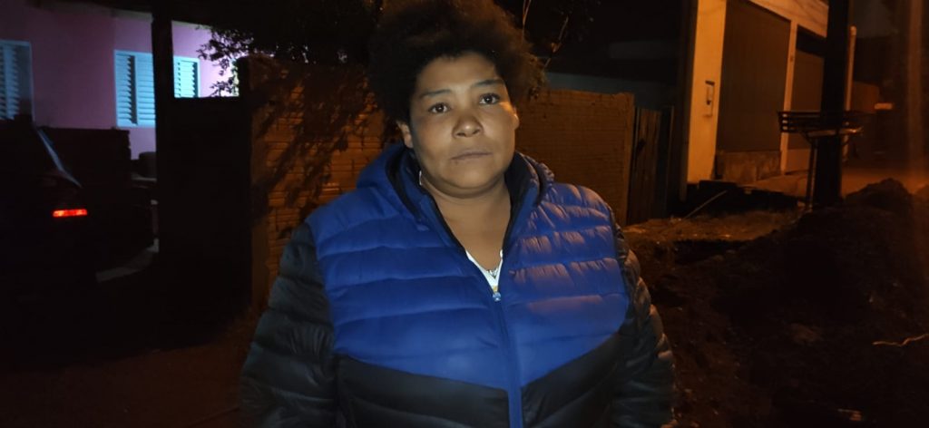 Moradores reclamam de buraco exposto após obra da Sanepar no Julieta Bueno Moradores reclamam de buraco exposto após obra da Sanepar no Julieta Bueno